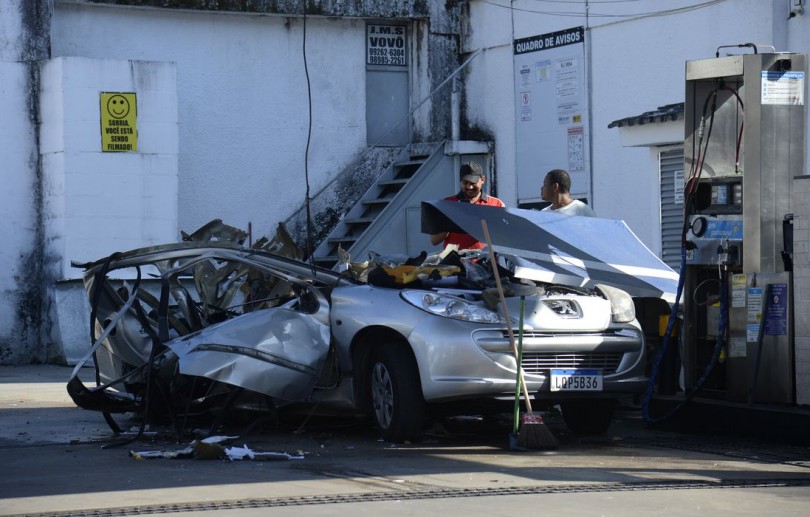 Morre motorista de carro que explodiu em posto no Rio