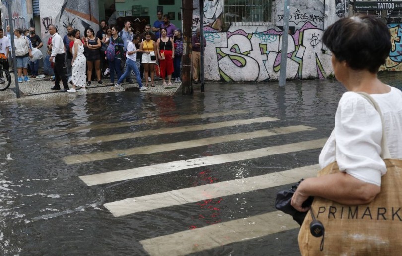 Rio de Janeiro deve ter segundo dia de pancadas de chuva