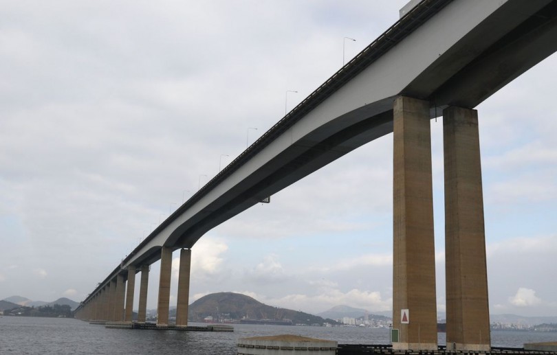 Juiz ordenou em 2021 remoção de navio que bateu na ponte Rio-Niterói