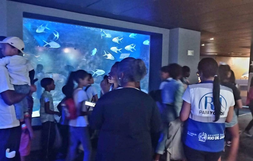Crianças de comunidades de Petrópolis visitam o AquaRio