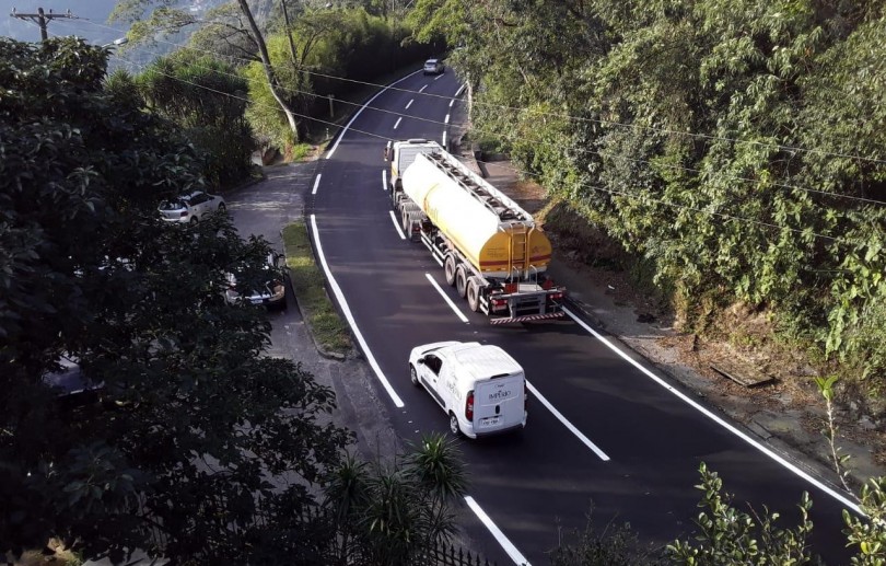 Caminhões terão circulação restrita na subida da Serra de Petrópolis a partir de segunda-feira