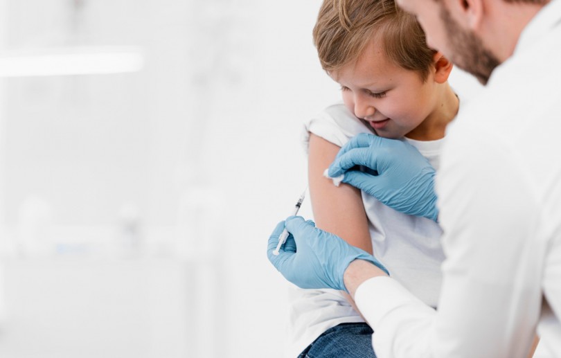 Apenas 16% das crianças de 3 e 4 anos tomaram duas doses da vacina contra COVID no Brasil