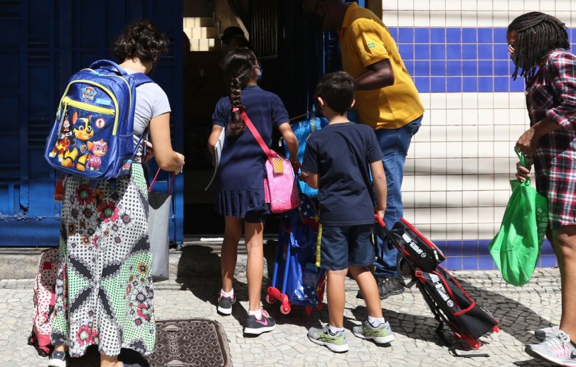 Rede estadual do Rio de Janeiro retoma aulas presenciais
