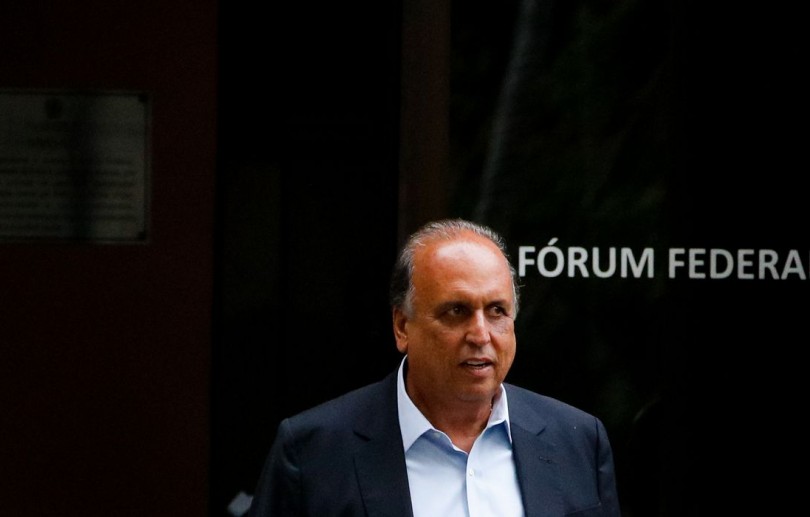 Ex-governador Pezão retira tornozeleira eletrônica