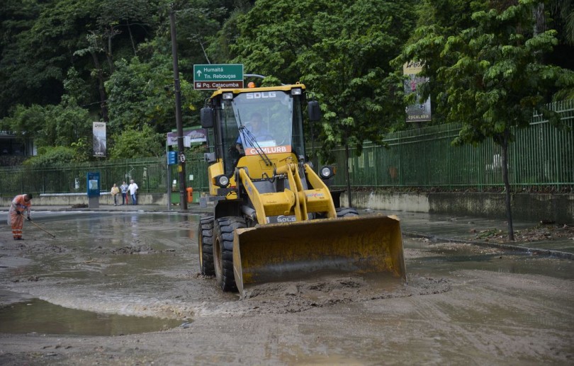 Fortes chuvas provocam alagamentos no Rio de Janeiro