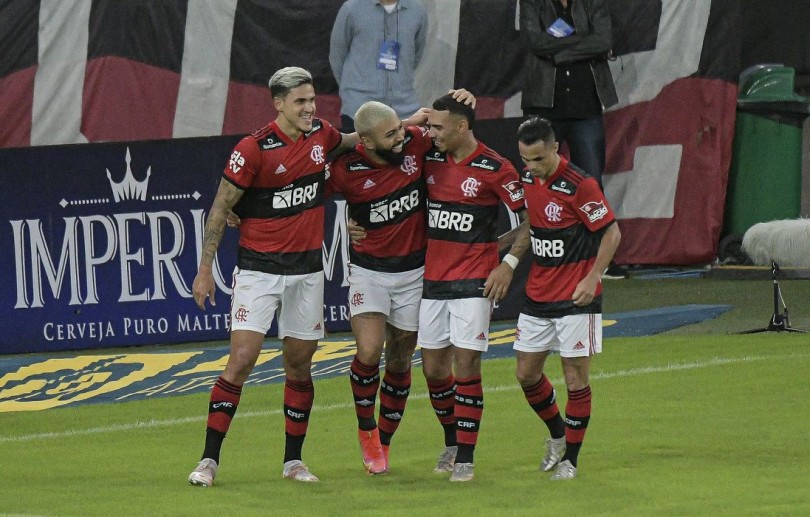 Flamengo goleia Volta Redonda e se classifica para a final do Carioca