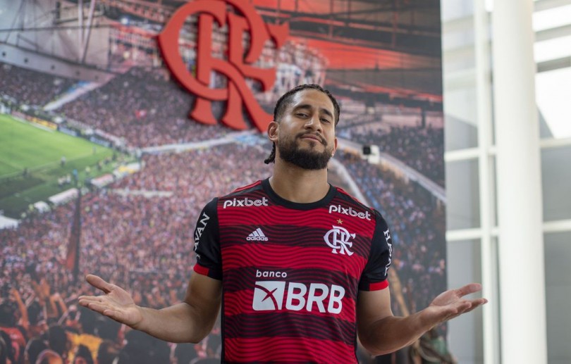 Flamengo anuncia o zagueiro Pablo, que estava na Rússia