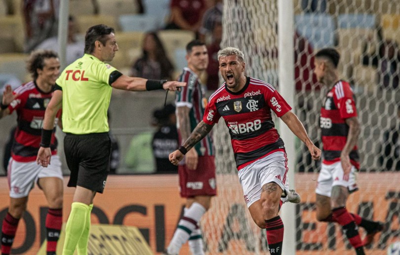 Flamengo bate Fluminense para seguir vivo na Copa do Brasil