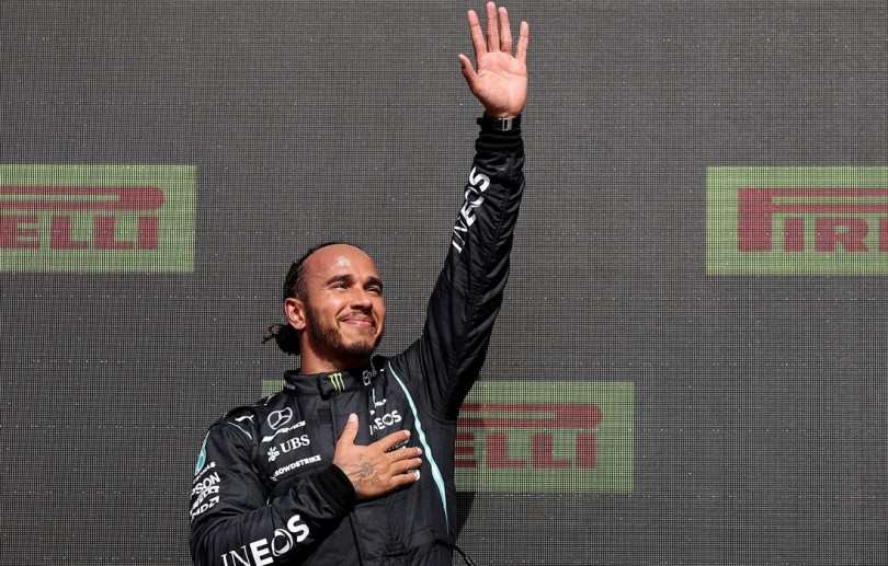 Hamilton é vítima de ofensas racistas nas redes após GP da Inglaterra