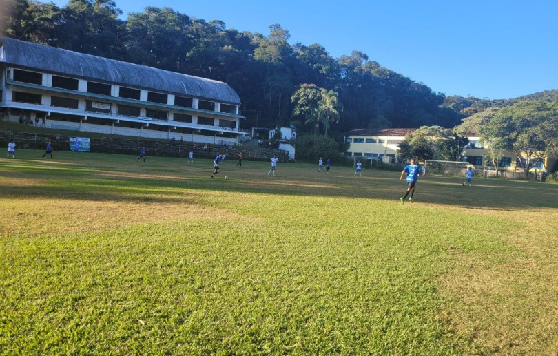 Seleção petropolitana vence time de São José do Vale do Rio Preto por 2 a 1