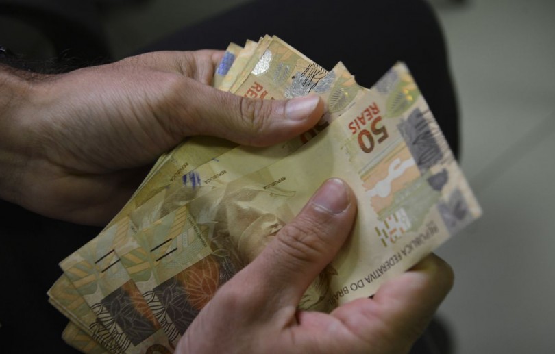 Salário mínimo de R$ 1.320 será negociado com centrais sindicais