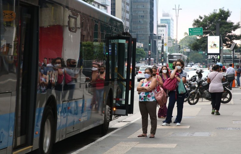 Justiça determina que 70% a 85% dos ônibus circulem em SP