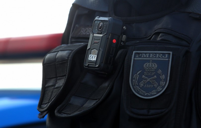 Policiais militares da Região Serrana começam a atuar com câmeras portáteis