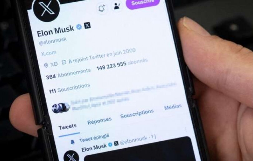 Elon Musk e presidente-executiva do Twitter revelam novo logotipo "X" para a plataforma de mídia social