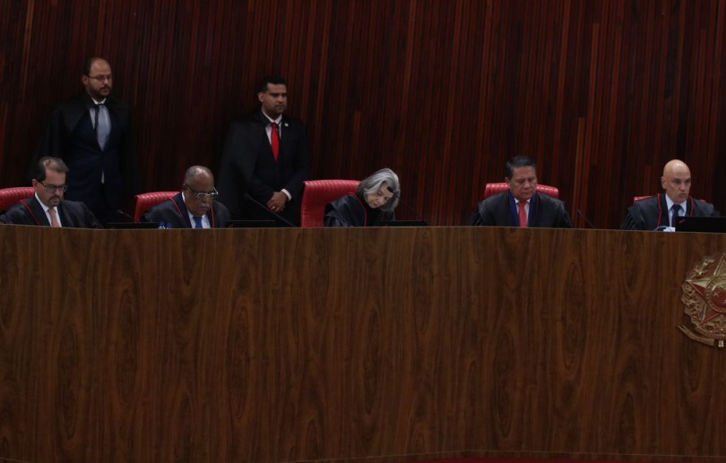 TSE entra hoje na quarta sessão para julgamento de Bolsonaro
