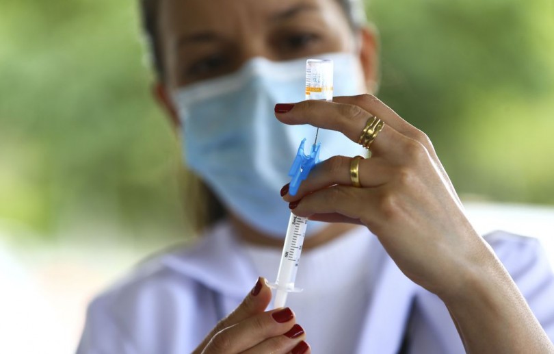 DF começa a vacinar pessoas de 49 anos contra a covid-19