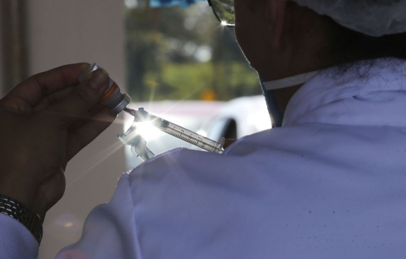 São Paulo inicia vacinação de pessoas de 28 anos contra covid-19