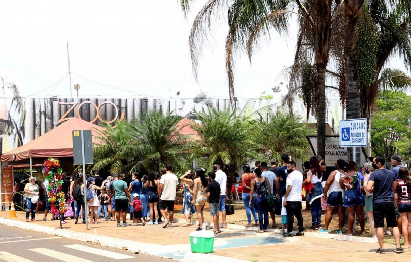 Zoo de Brasília tem tumulto na porta e polícia é acionada